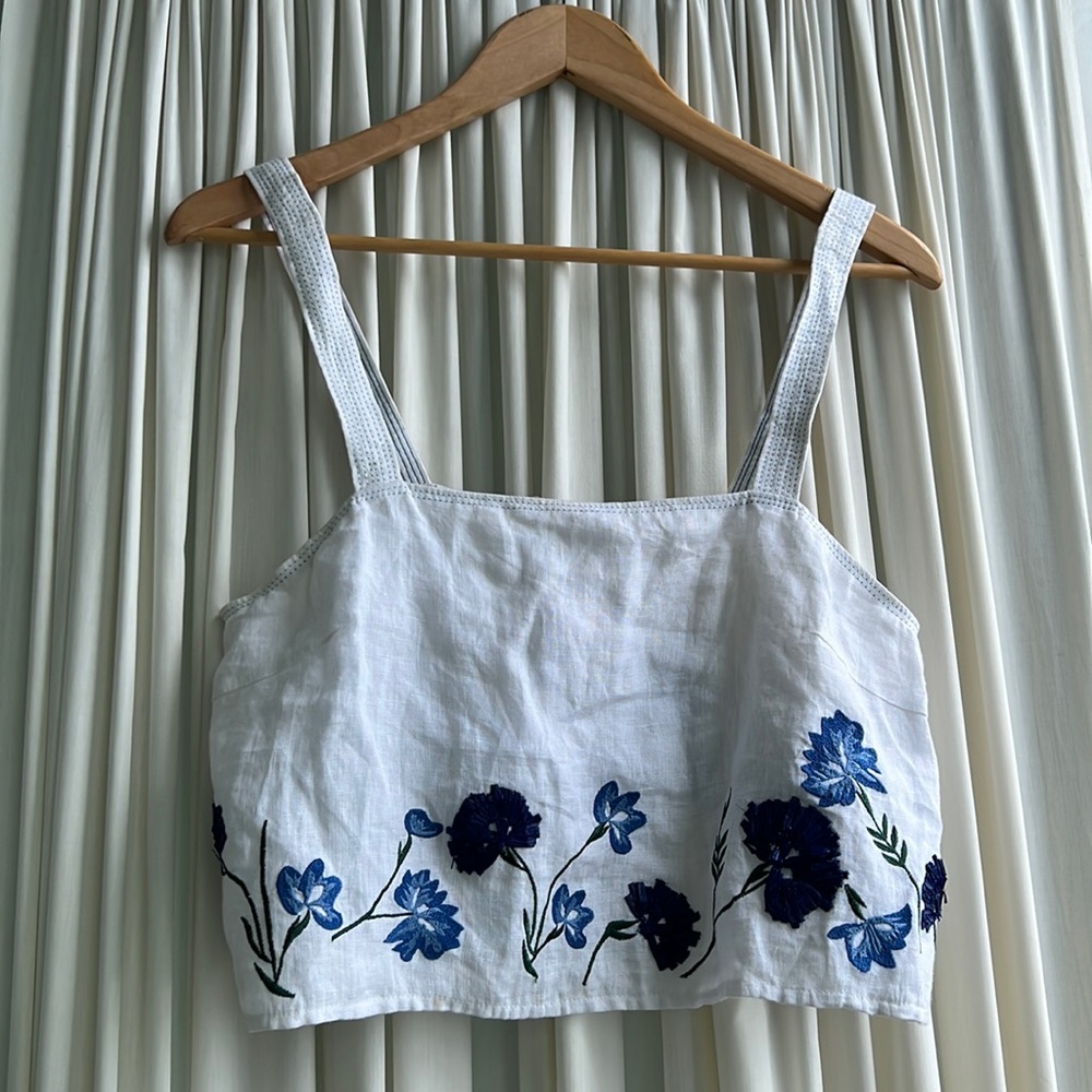 Club Monaco - size medium - white tank top 100% linen w beautiful blue flowers
